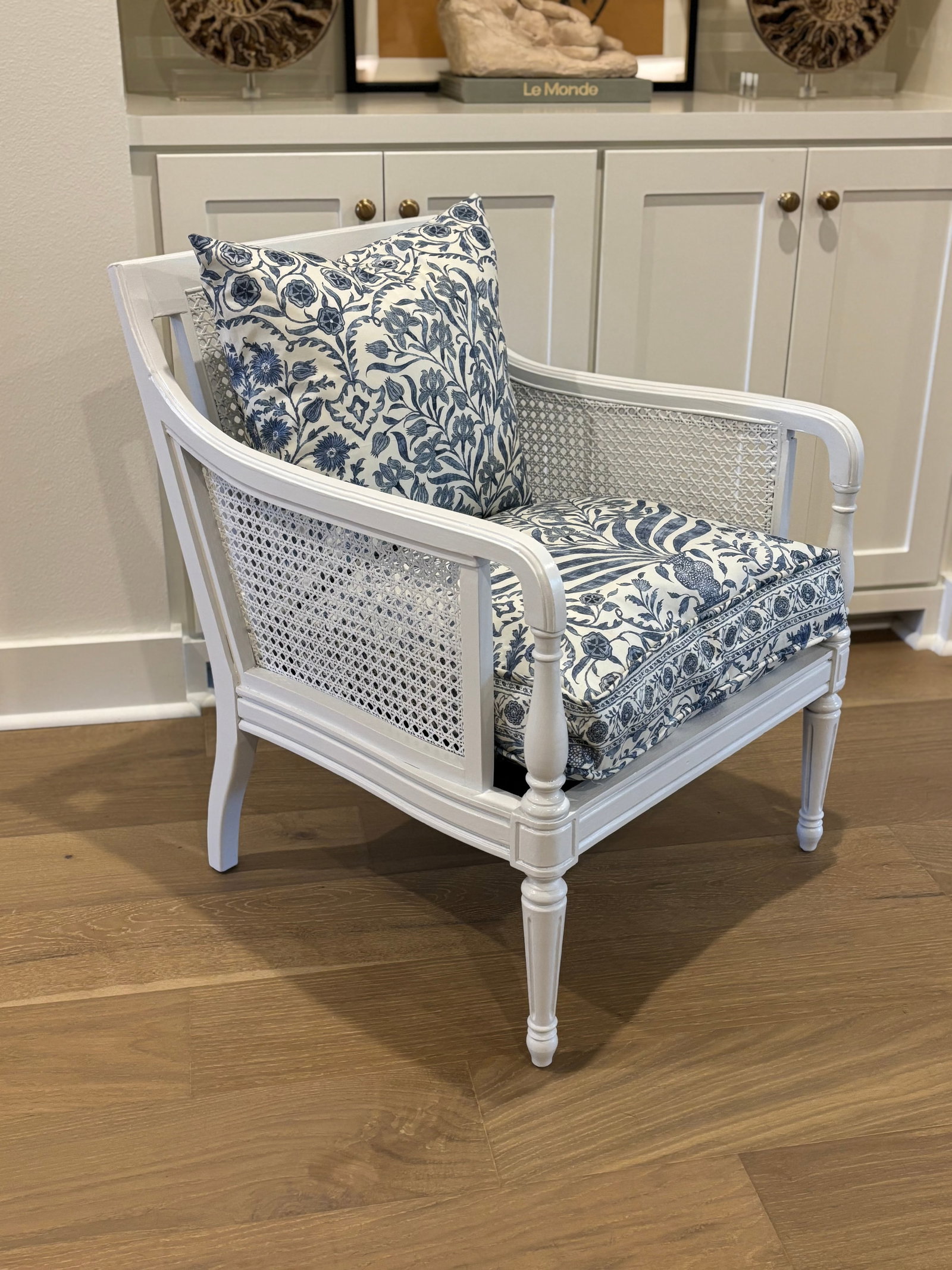 Vintage Hibriten Bernhardt Caned Armchair With Lee Jofa Oscar De La Renta Sameera Fabric - 4