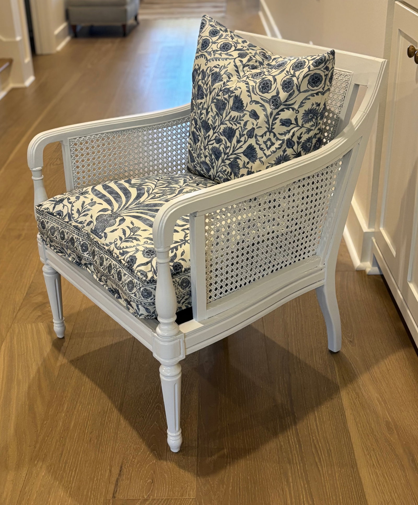 Vintage Hibriten Bernhardt Caned Armchair With Lee Jofa Oscar De La Renta Sameera Fabric - 5