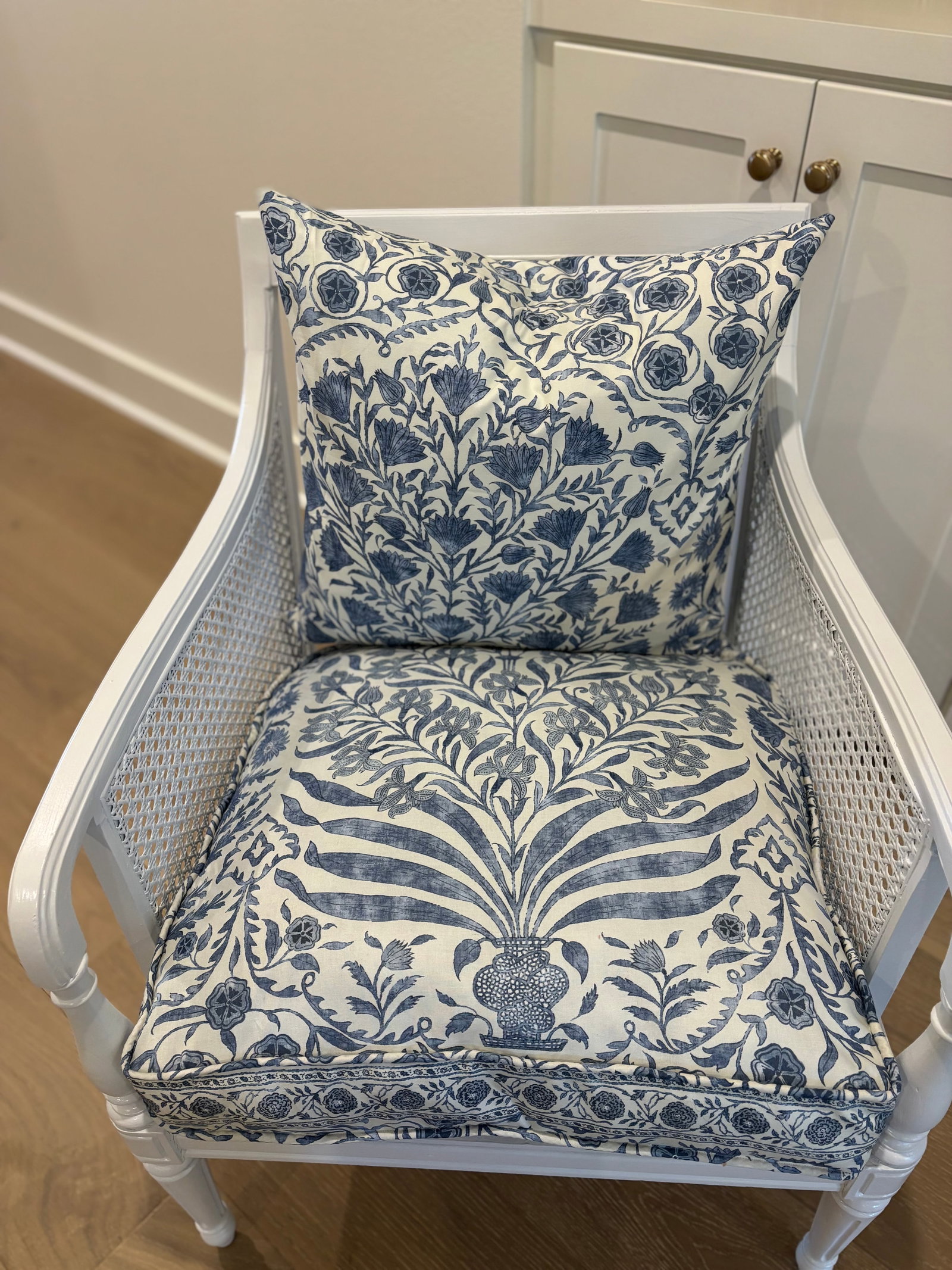 Vintage Hibriten Bernhardt Caned Armchair With Lee Jofa Oscar De La Renta Sameera Fabric - 9