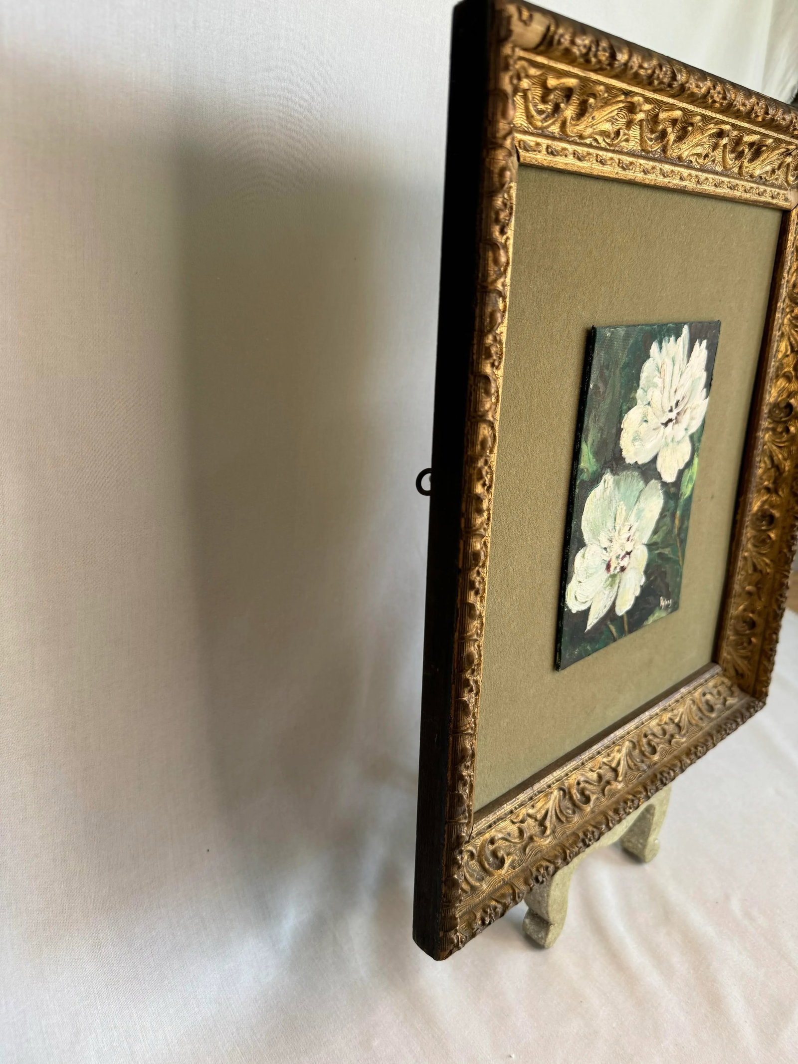 Vintage Impressionist Floral Still Life Framed Original Oil Painting in White, Moss Green & Gold - 11
