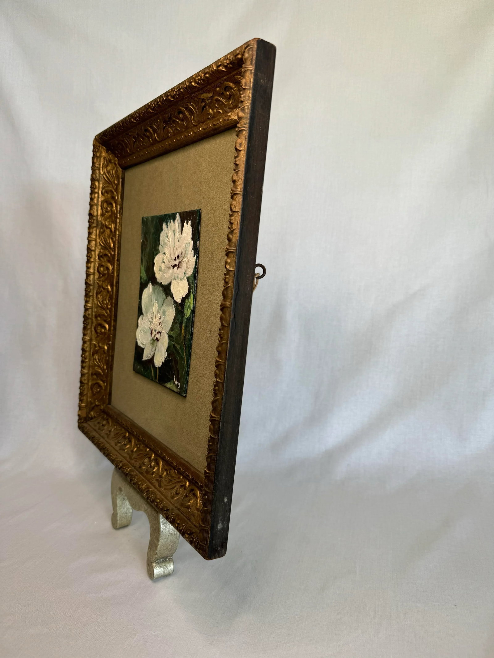 Vintage Impressionist Floral Still Life Framed Original Oil Painting in White, Moss Green & Gold - 12
