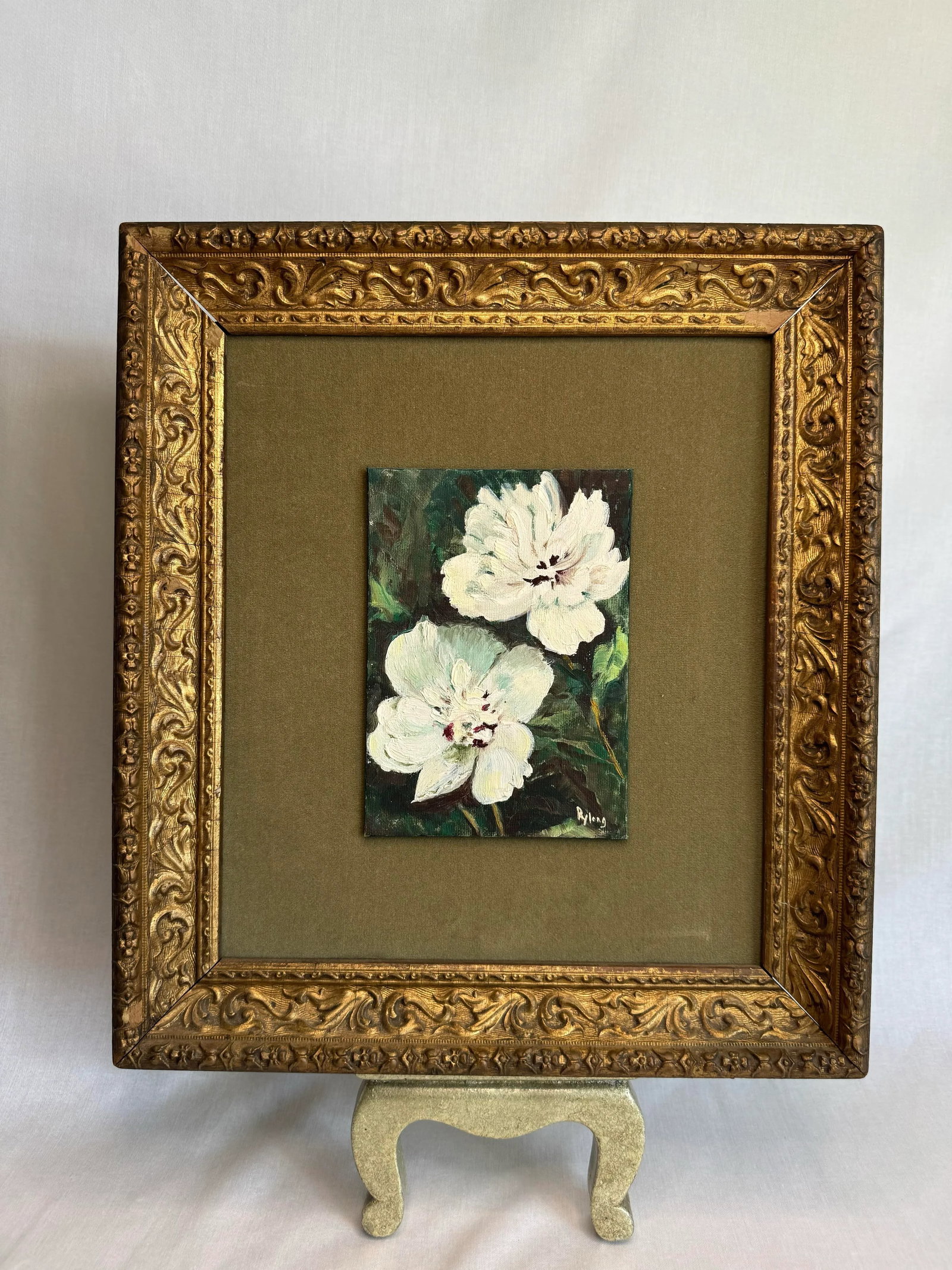 Vintage Impressionist Floral Still Life Framed Original Oil Painting in White, Moss Green & Gold - 2