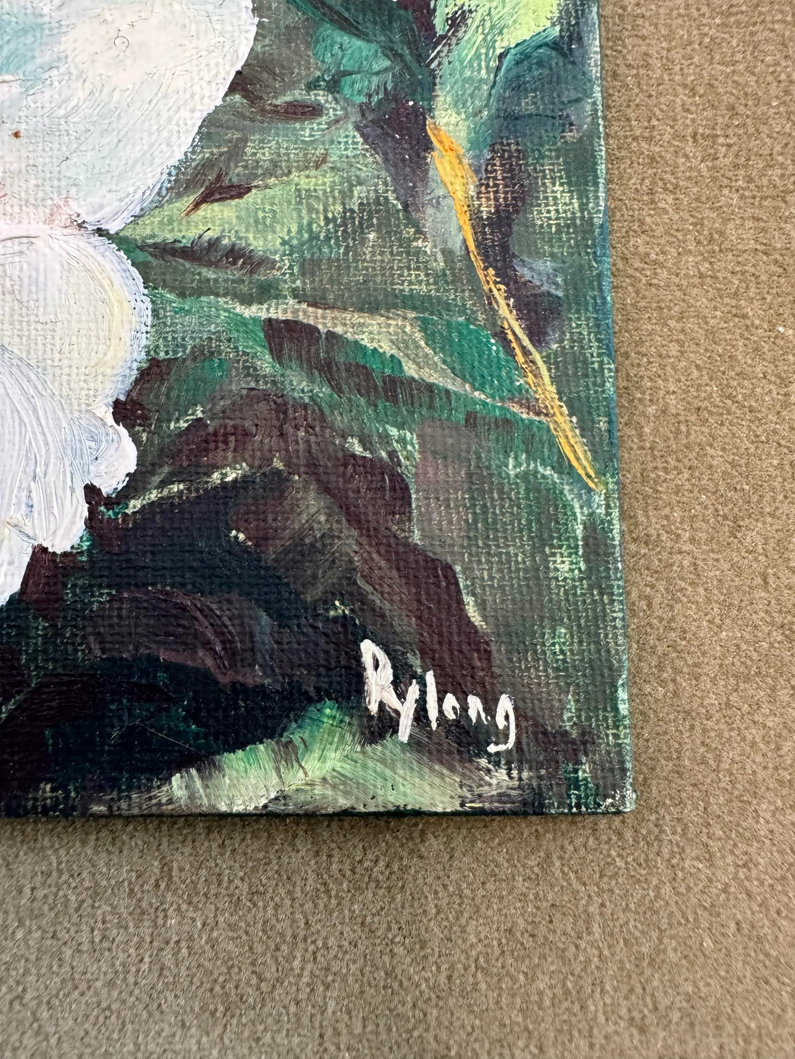 Vintage Impressionist Floral Still Life Framed Original Oil Painting in White, Moss Green & Gold - 3