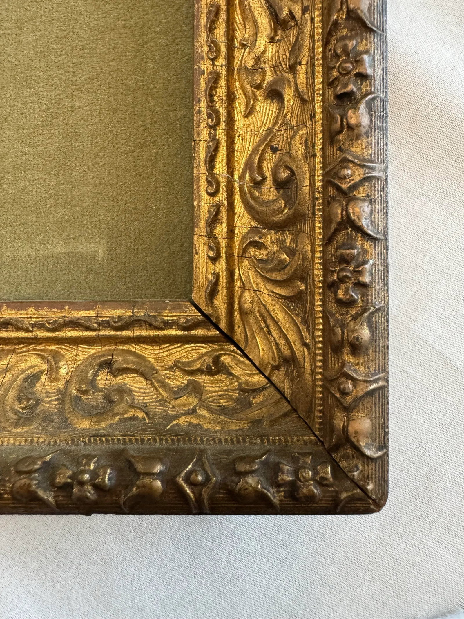 Vintage Impressionist Floral Still Life Framed Original Oil Painting in White, Moss Green & Gold - 6