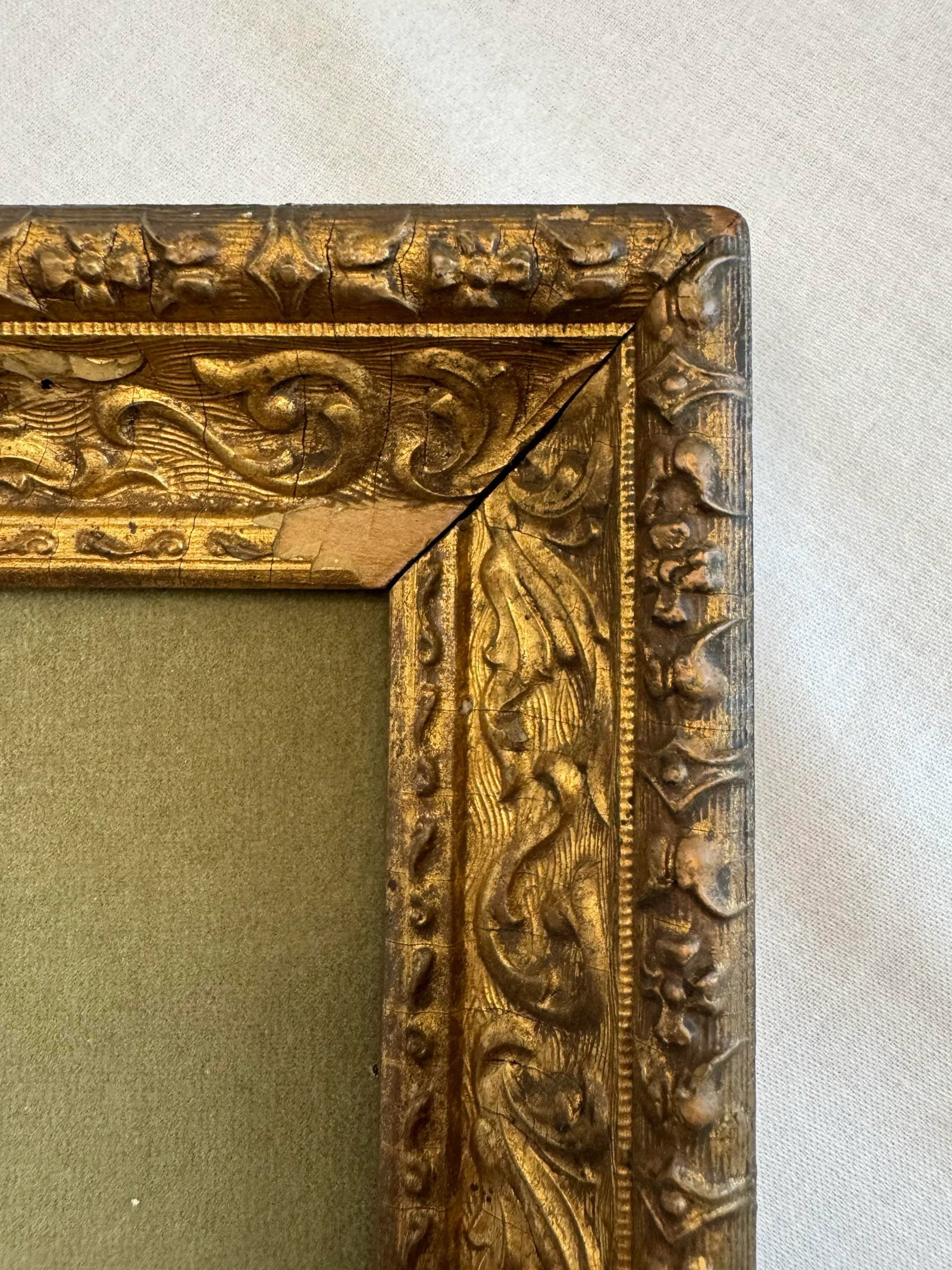 Vintage Impressionist Floral Still Life Framed Original Oil Painting in White, Moss Green & Gold - 8