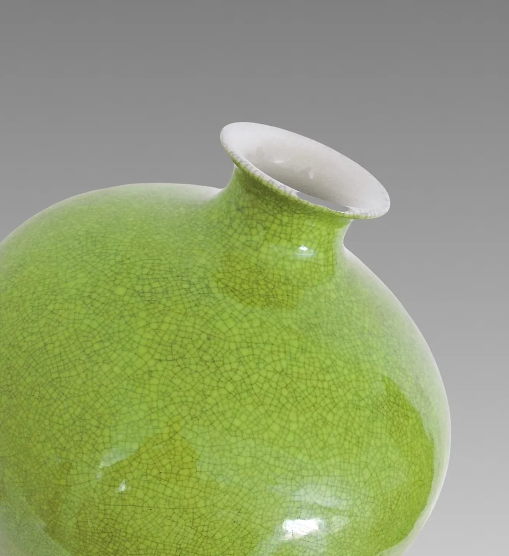 Large Early Mid Century Apple Green 'Meiping' Monochrome Chinese Vase & Carved Wood Stand - 7