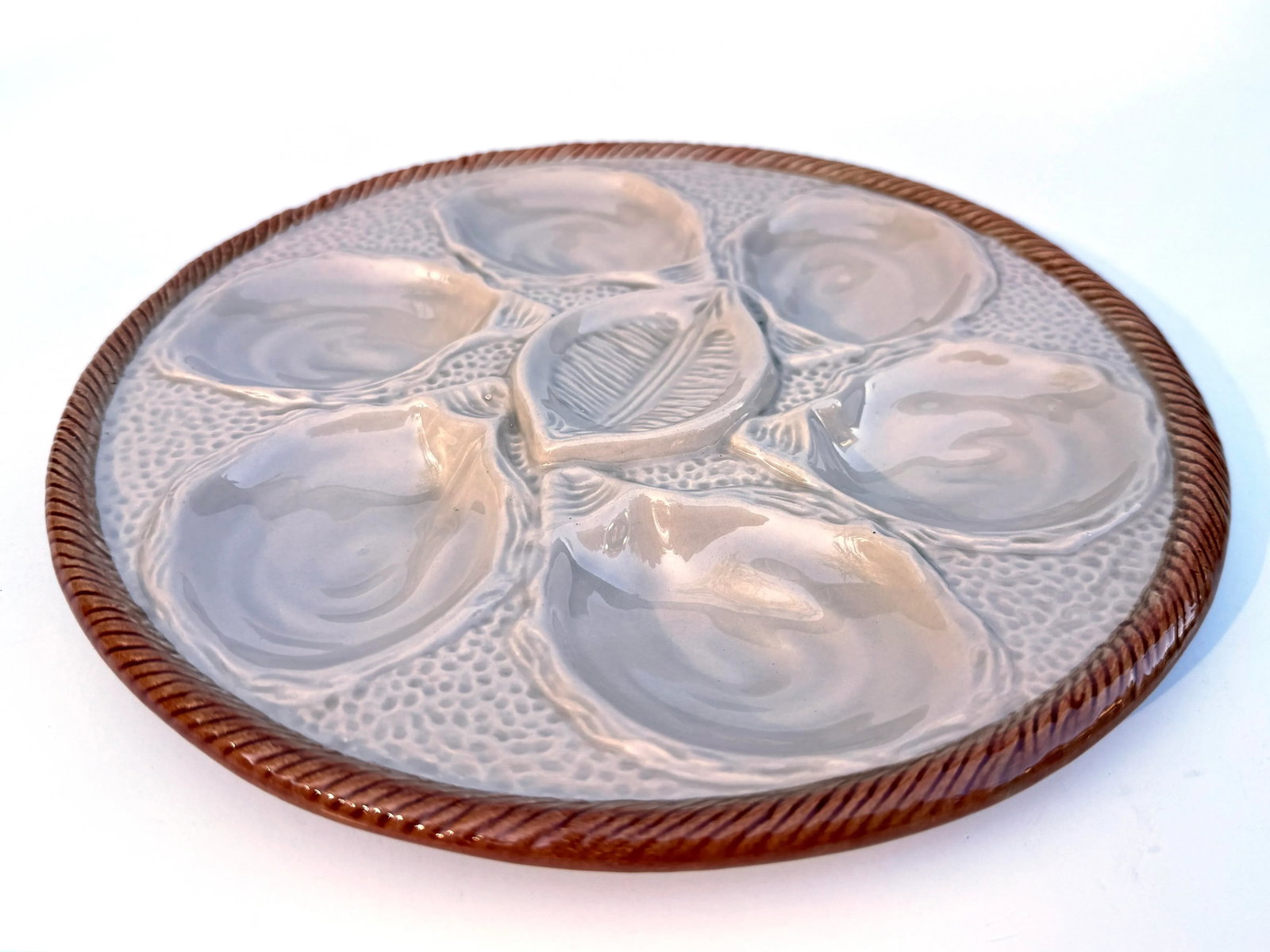Mid-Century French Majolica Oyster Plate by Saint Clement - 4