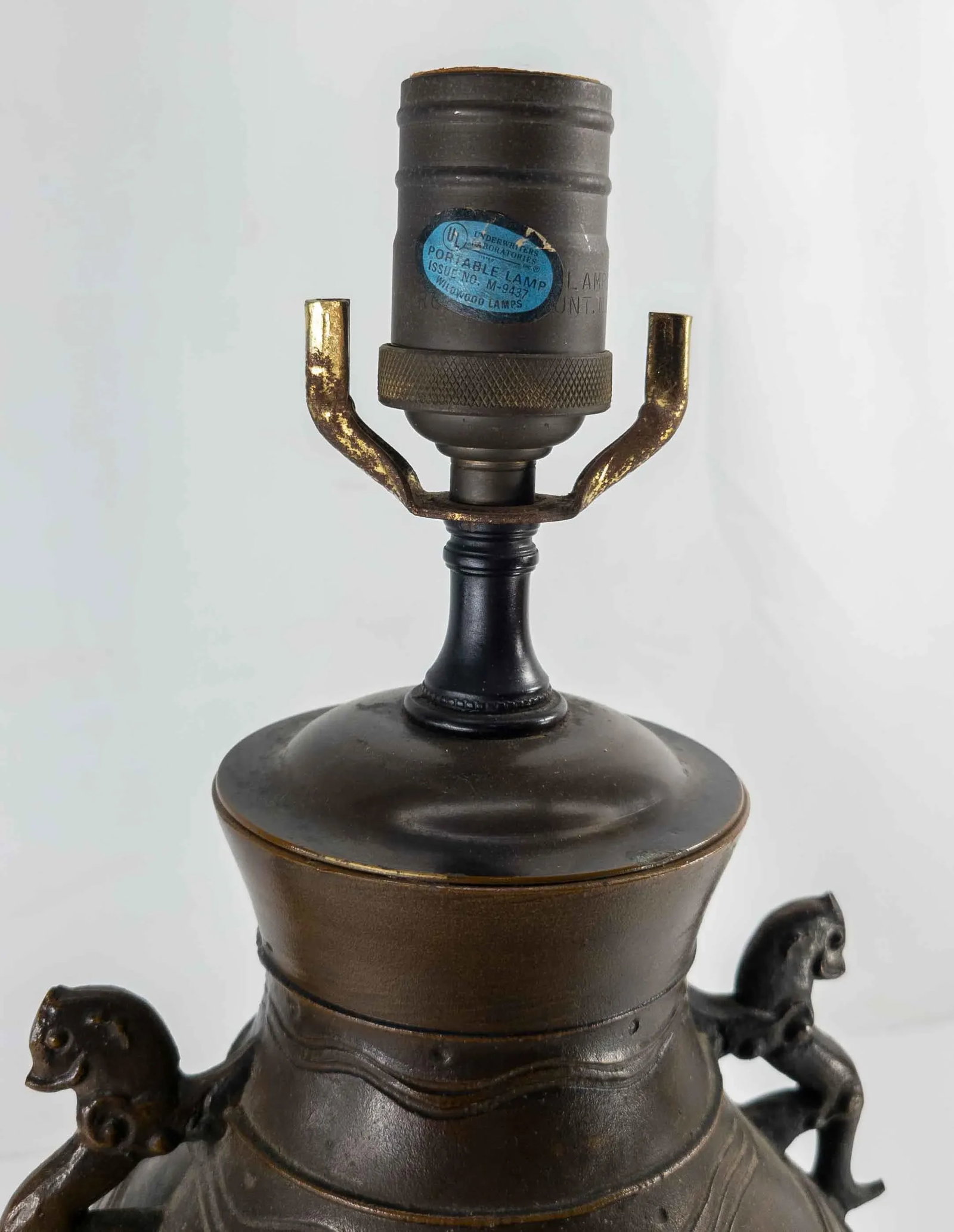 Chinese Bronze Chinoiserie James Mont Style Table Lamp - 7