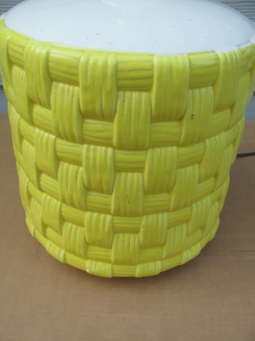 1960s Haeger Table Lamp With Faux Yellow Woven Ceramic Base - 3