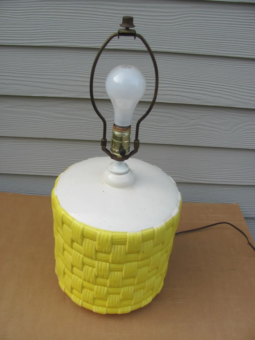 1960s Haeger Table Lamp With Faux Yellow Woven Ceramic Base - 9