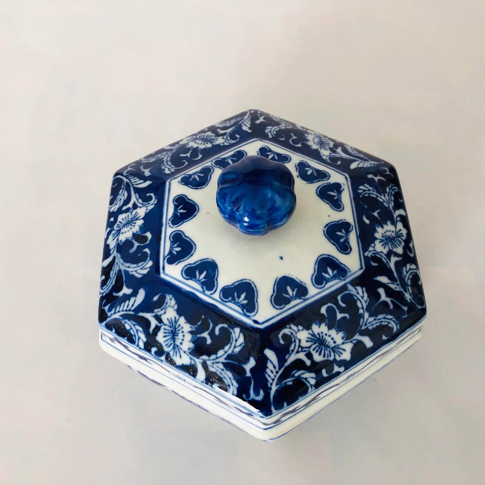Vintage Chinese Blue & White Porcelain Lidded Candy Dish - 2