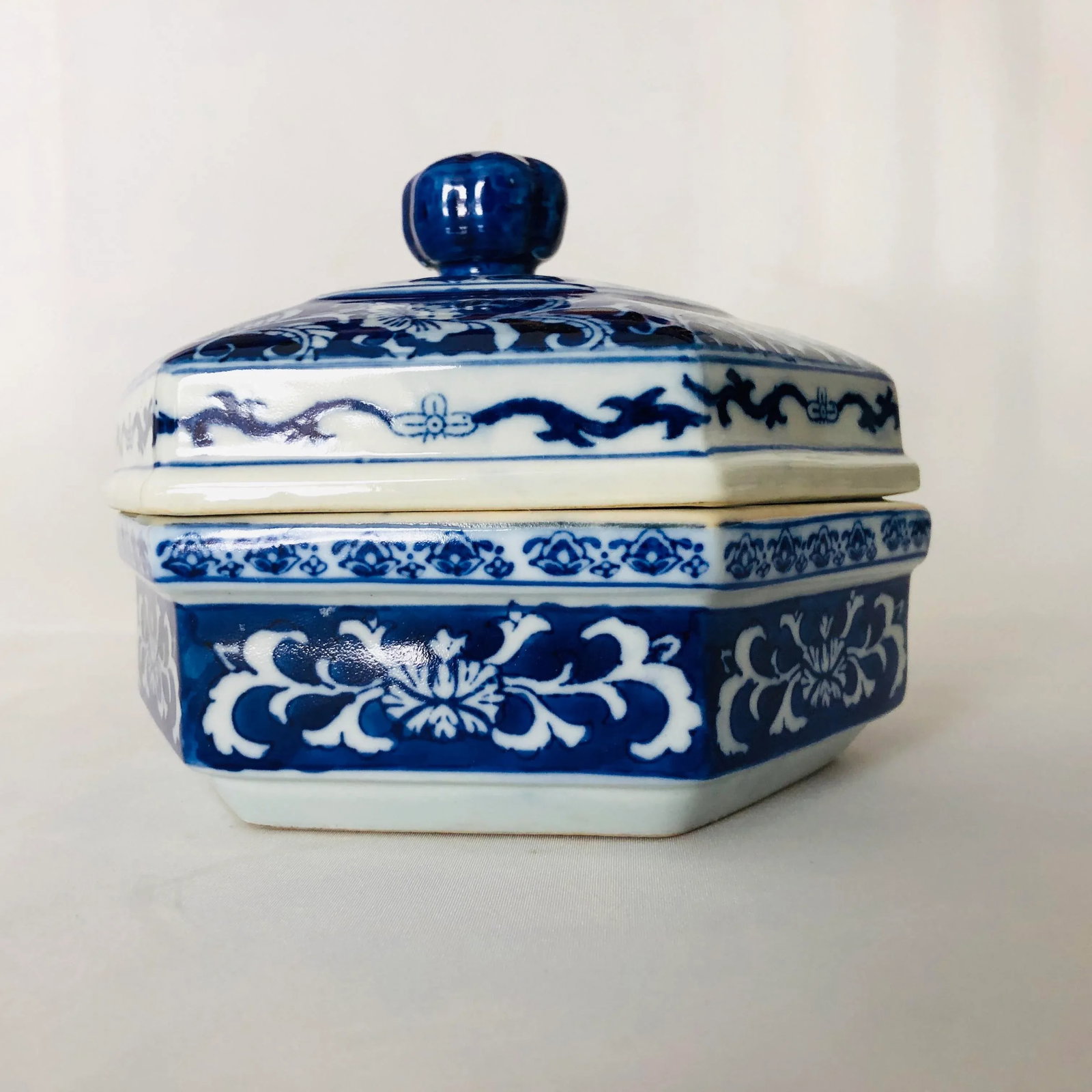Vintage Chinese Blue & White Porcelain Lidded Candy Dish - 3