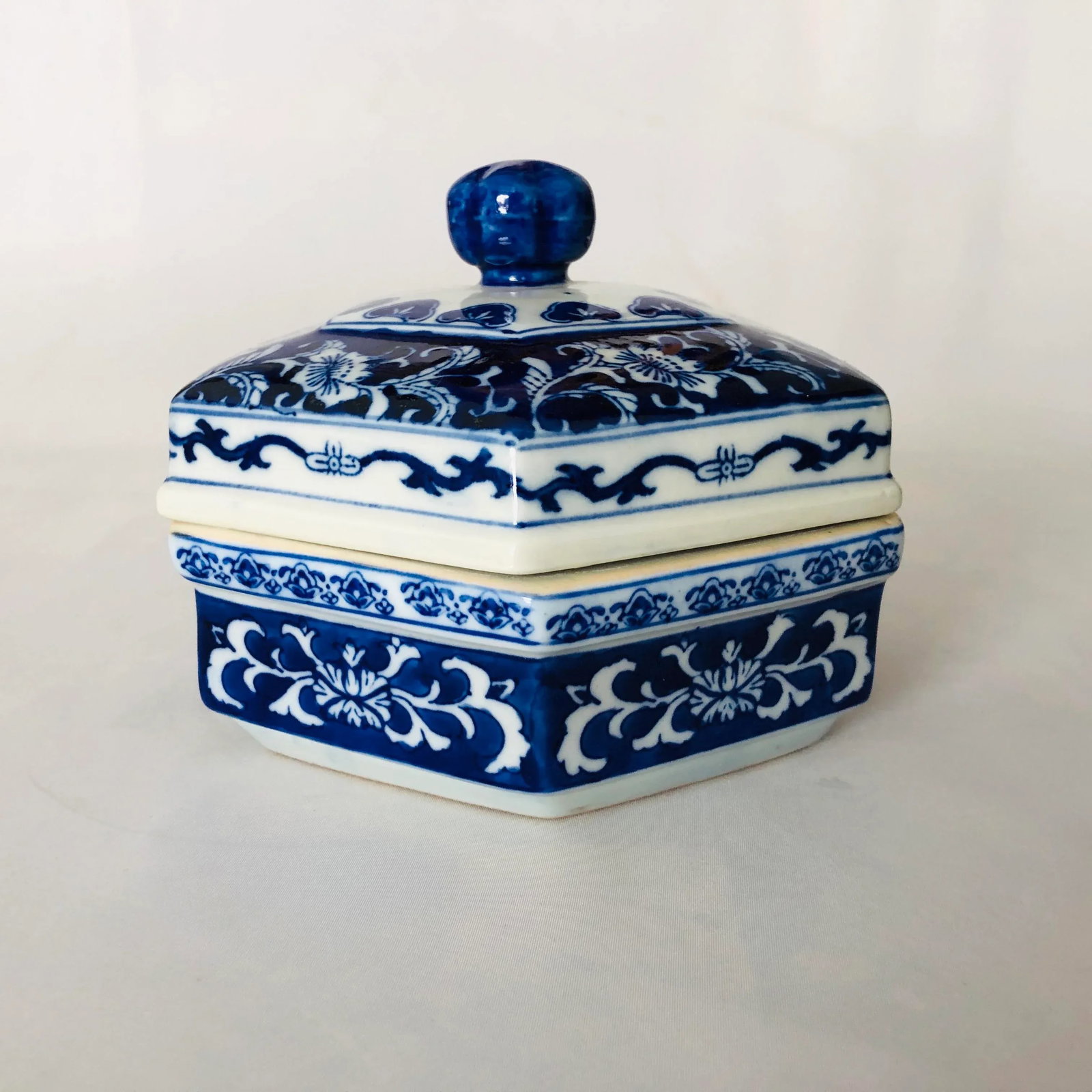 Vintage Chinese Blue & White Porcelain Lidded Candy Dish - 7