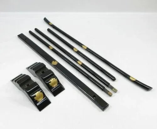 Early 20th Century Meiji Japanese Towel Rack Child's Kimono Lacquer Wood Black Gold Family Crest Dis - 3