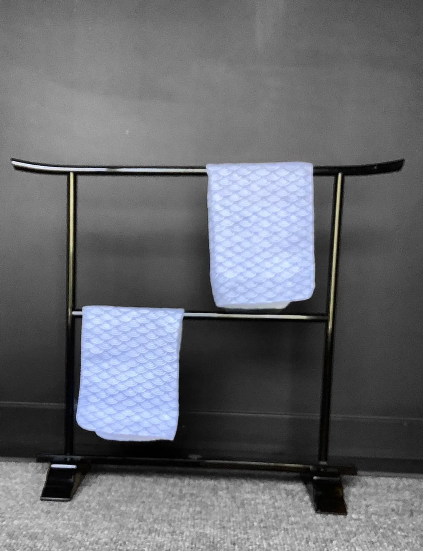 Early 20th Century Meiji Japanese Towel Rack Child's Kimono Lacquer Wood Black Gold Family Crest Dis - 4