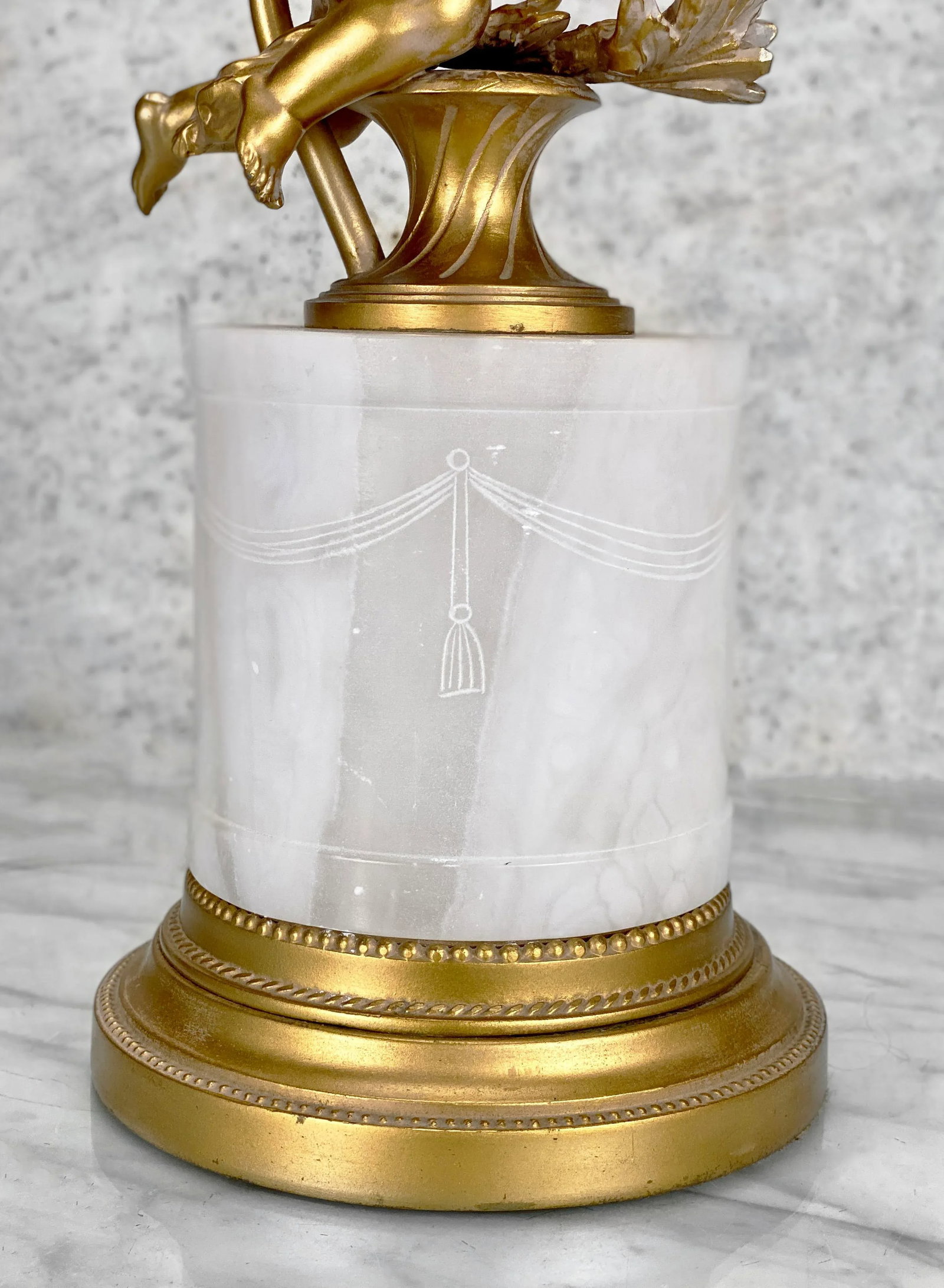 Vintage Italian Rococo Gold Gilded Cherub Onyx Table Lamp - 7