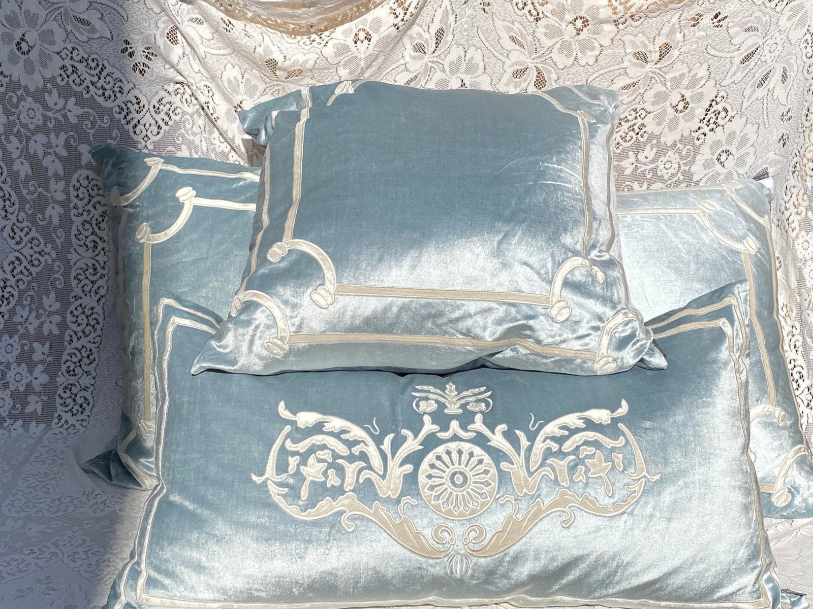 Lili Alessandra Set of 6 Bed Pillows Ice Blue Velvet Versailles - Early 21st Century - 4