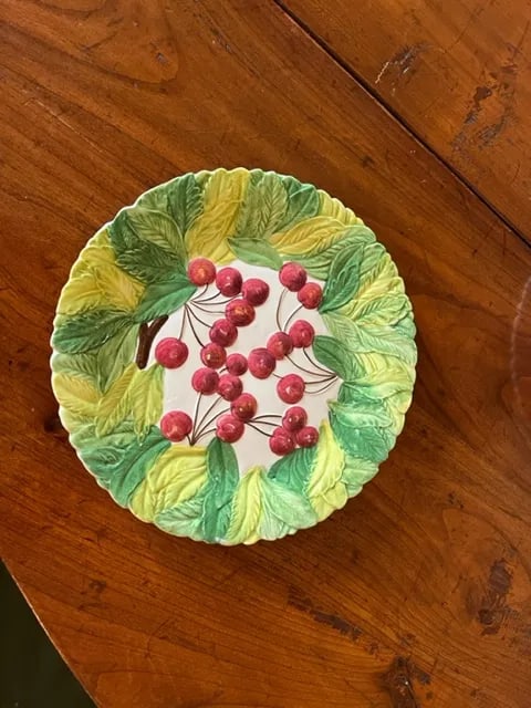 8 Early 19th Century Italian Majolica Plates in Christmas Colors - 2