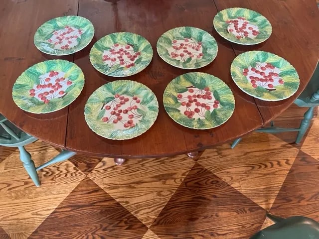 8 Early 19th Century Italian Majolica Plates in Christmas Colors - 4