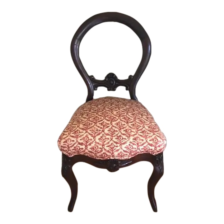 Late 19th Century Victorian Carved Mahogany Balloon Back Accent Chair: This charming antique Victorian balloon back accent chair is perfect wherever extra seating is needed or perhaps piled high with books in a corner. The chair is constructed of a solid, warm mahogany a