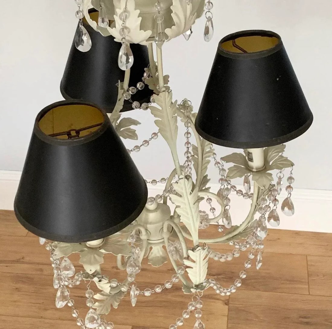 Vintage Italian Hollywood Regency Style Tole Peinte Three-Arms Chandelier With Prisms and Shades - 2