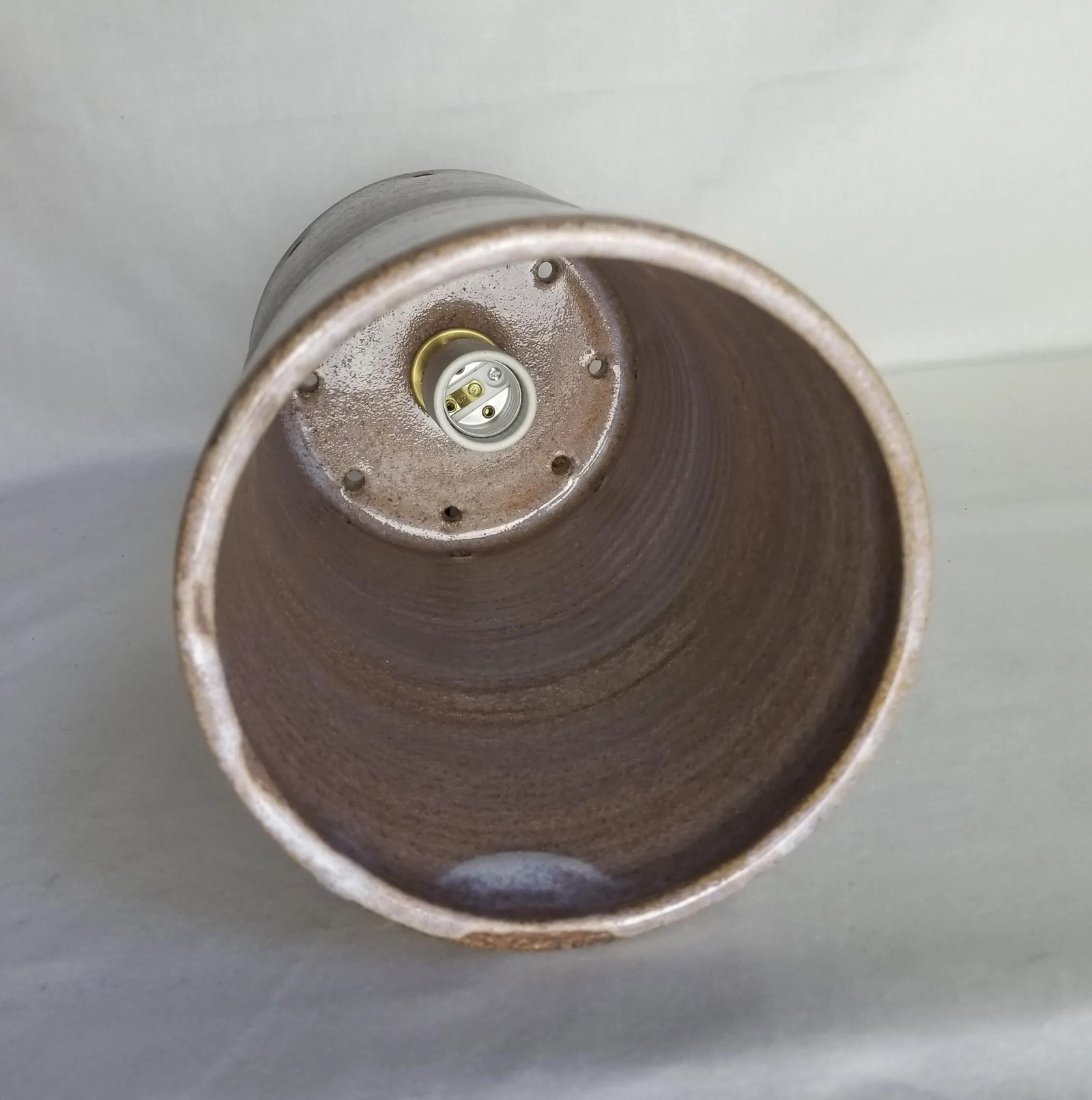 1970s Ceramic Pendant Light Fixture by Flynn Sochon With Brass Chain - 5