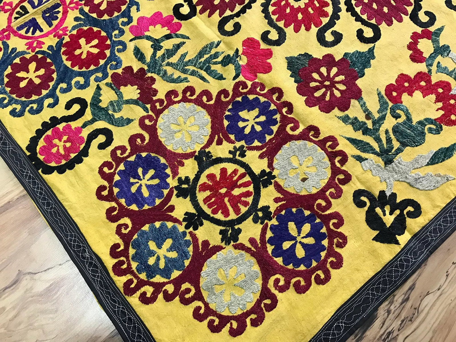 Vintage Yellow Bird Pattern Suzani - 4