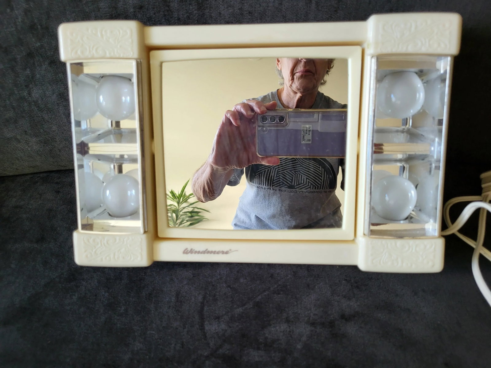 1990s Vanity Lighted Make Up Mirror With 2 Sided Swivel Magnification - 2