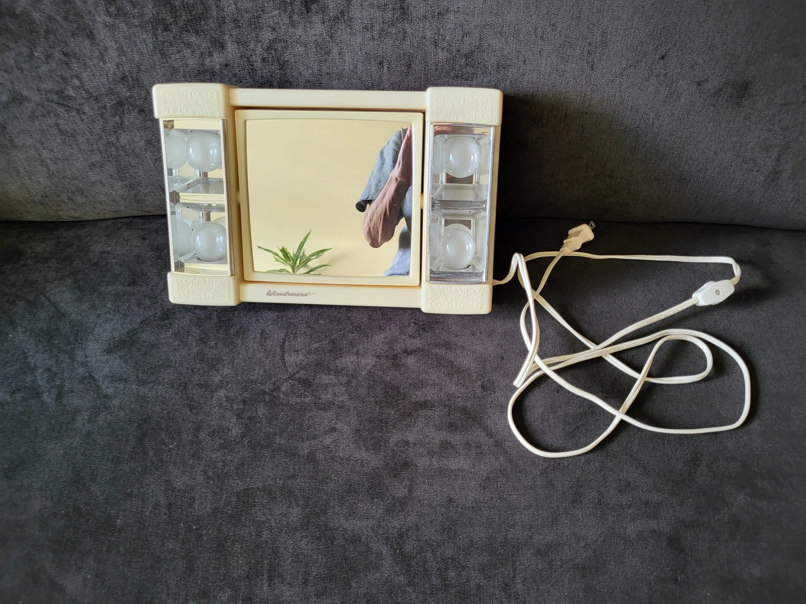 1990s Vanity Lighted Make Up Mirror With 2 Sided Swivel Magnification - 7