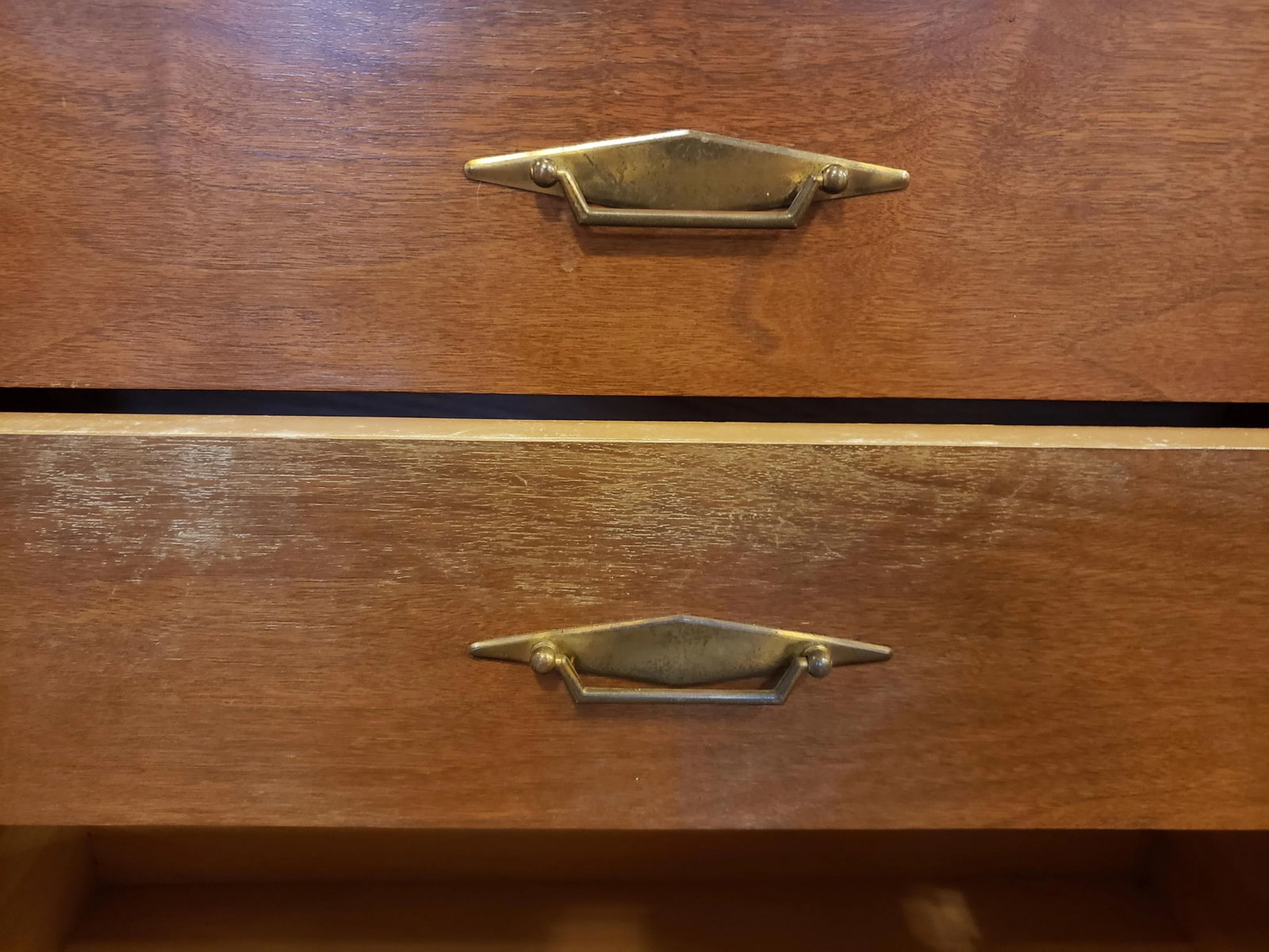 Late 20th Century Mid Century Modern Basset Chest of Drawers - 3