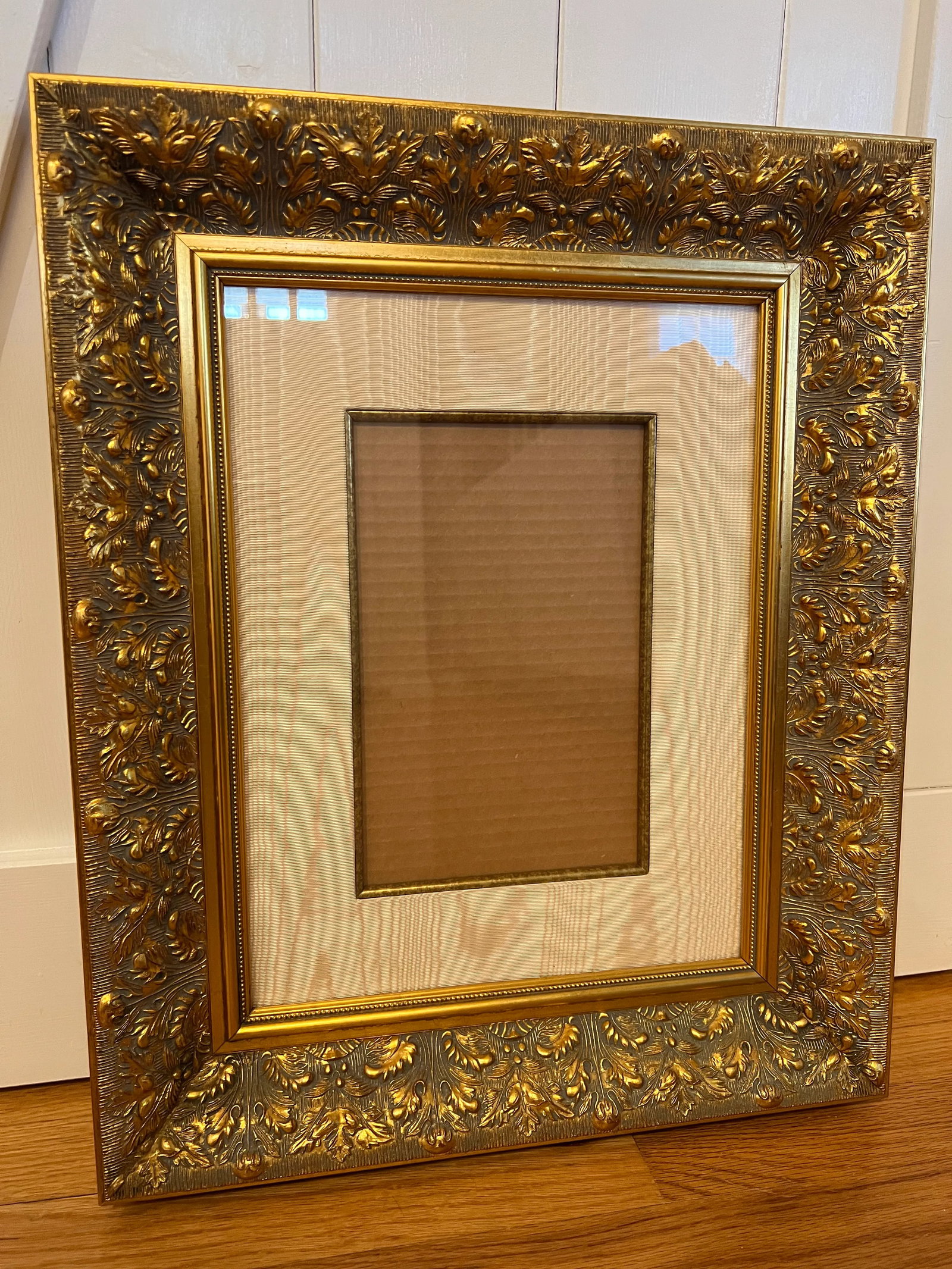 1990s Ornate Wood / Gold Frame - 8
