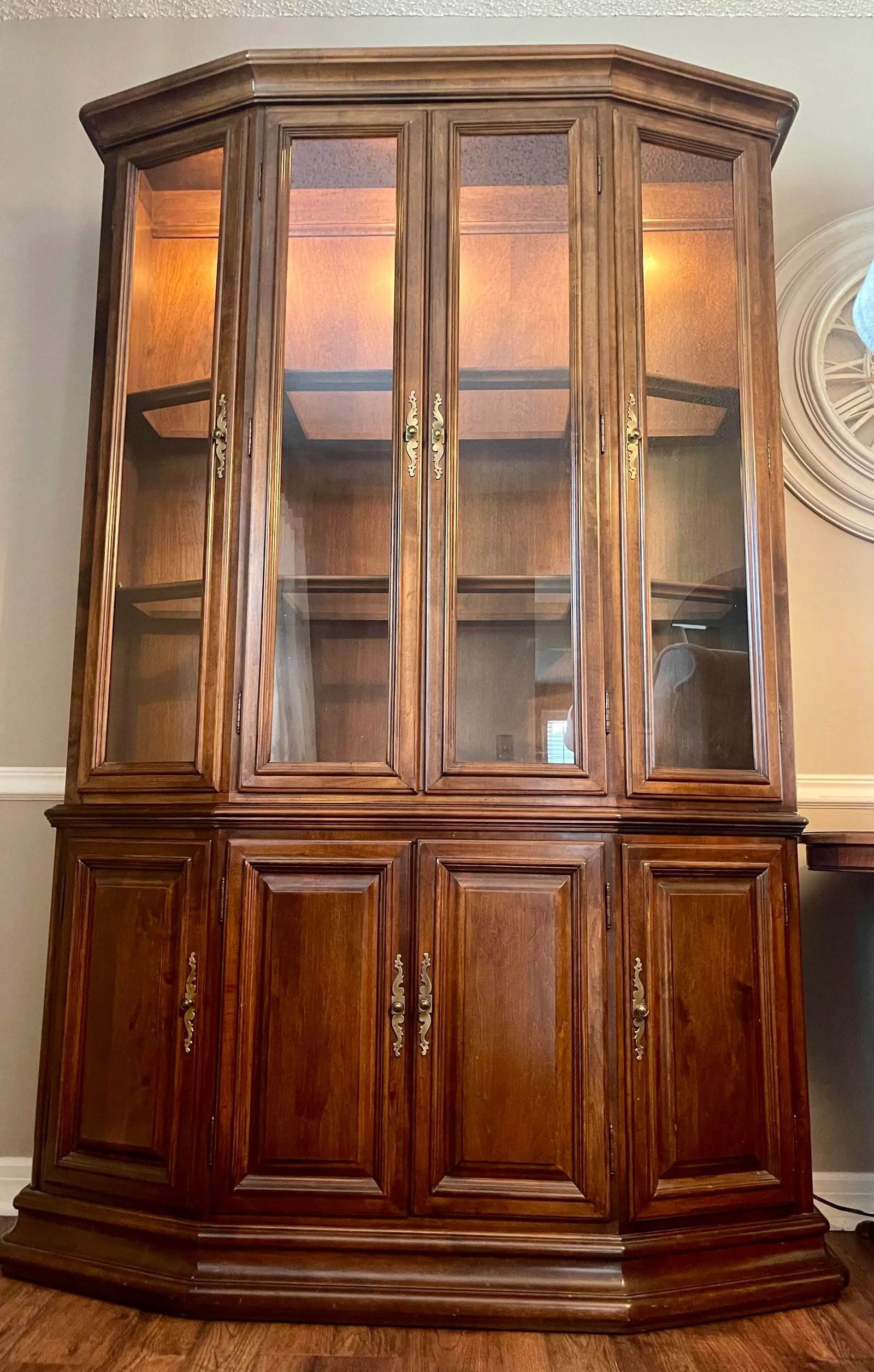 1980s Vintage Ethan Allen Manor China Cabinet - 2