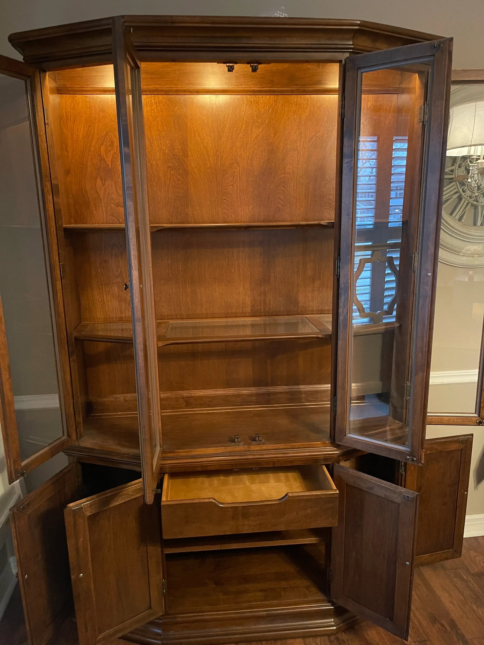 1980s Vintage Ethan Allen Manor China Cabinet - 6