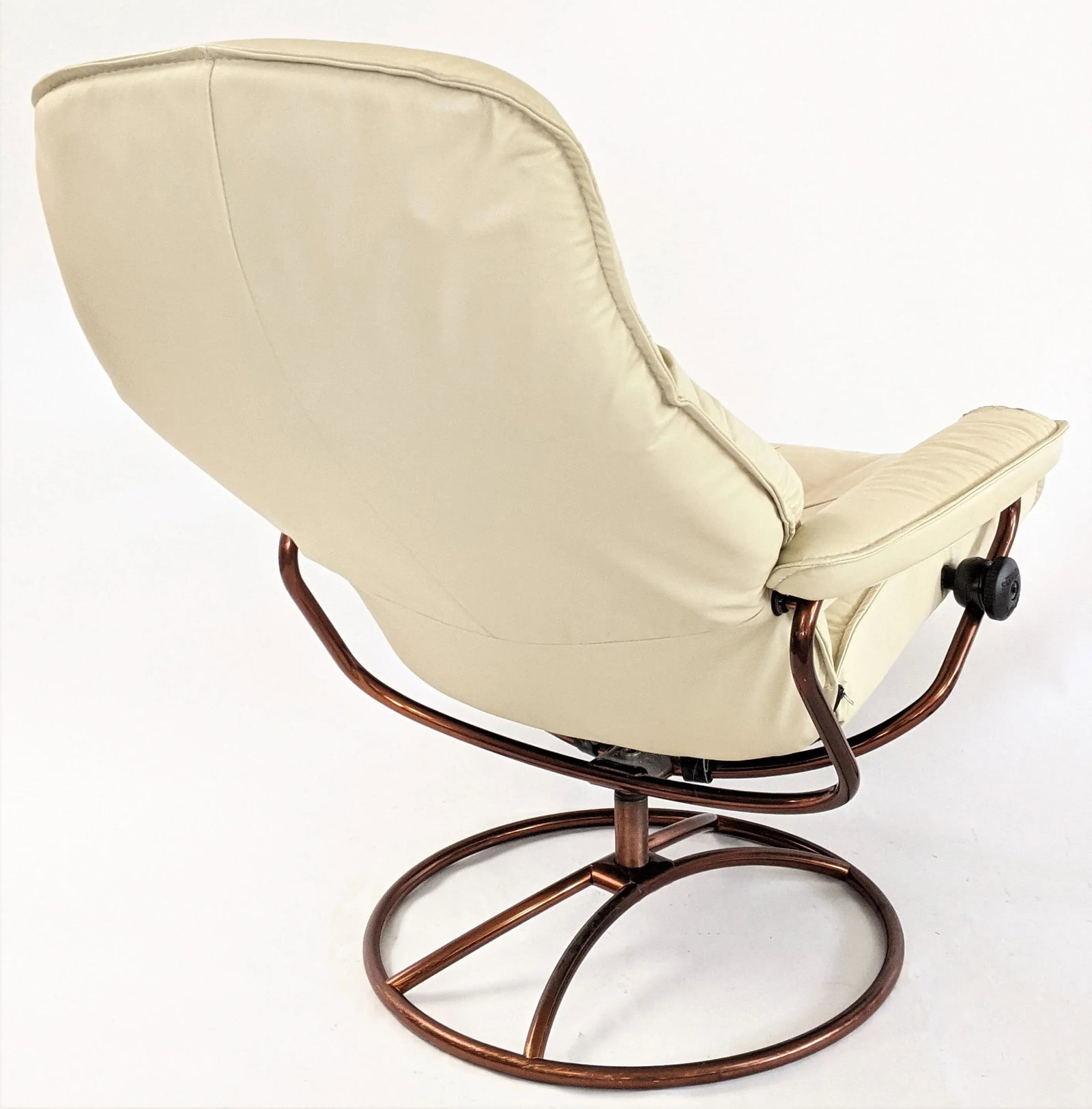 Vintage Ekornes Stressles Lounge Chair With Footrest - 8