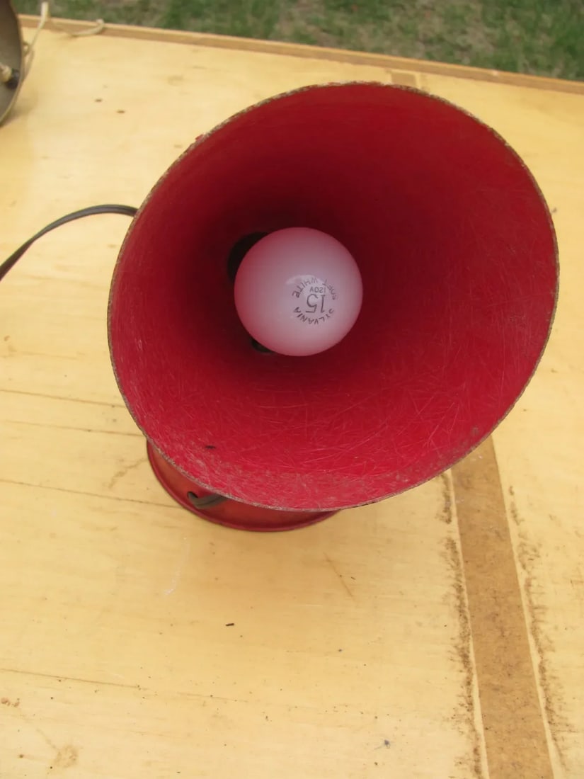 Vintage Mid-Century Red Fiberglass Wall / Desk Lamp Made in the U.S.A. - 3