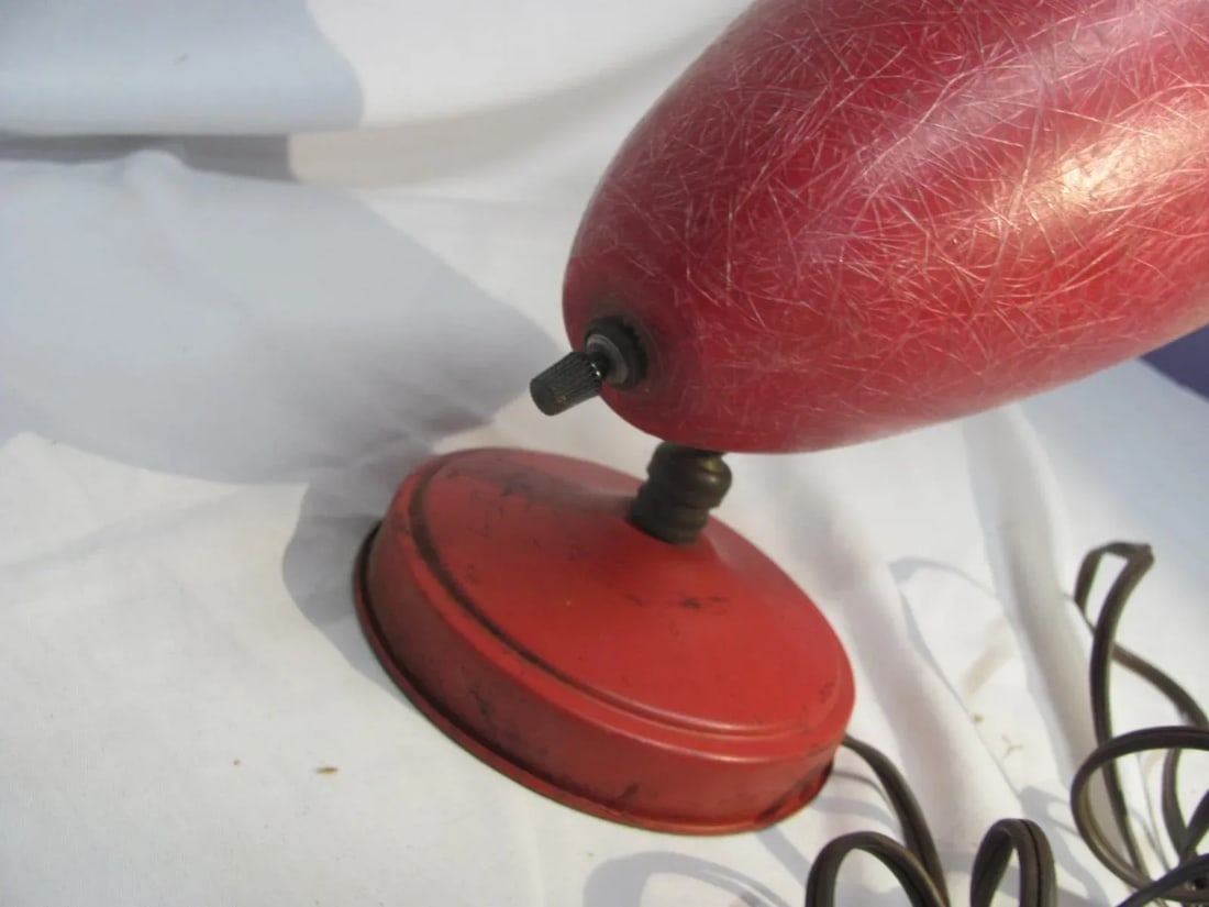 Vintage Mid-Century Red Fiberglass Wall / Desk Lamp Made in the U.S.A. - 4