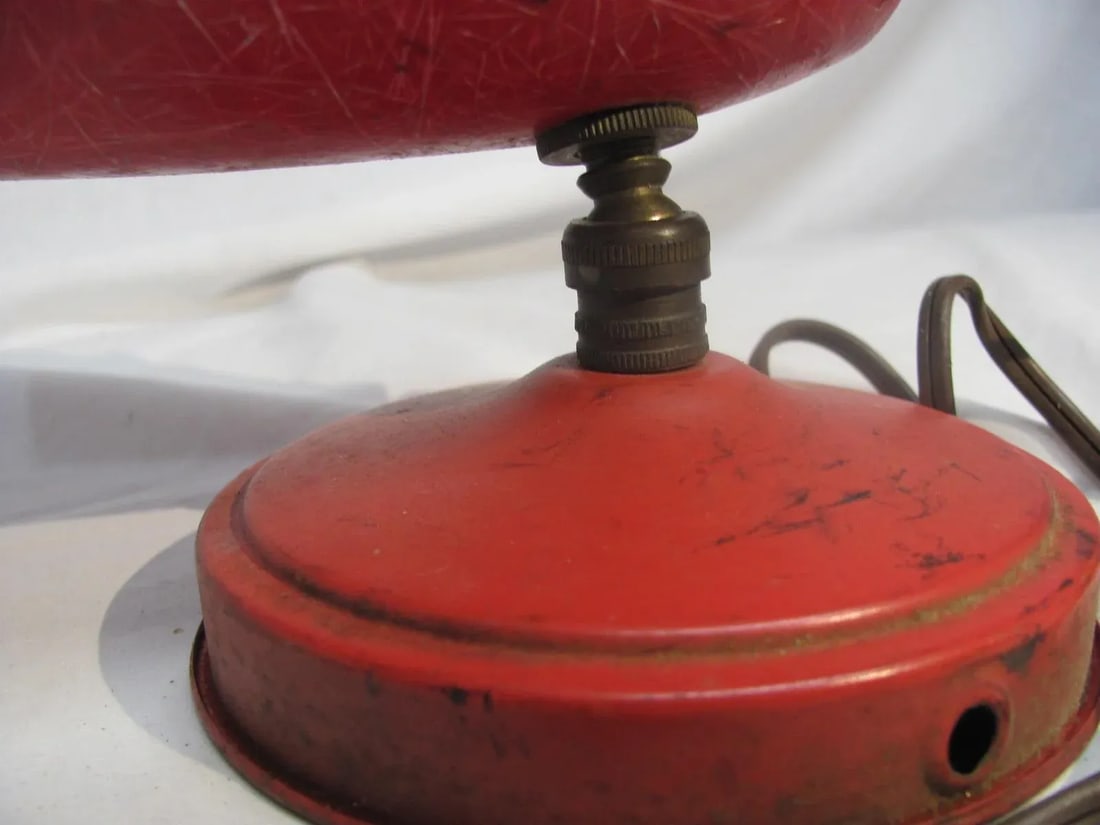 Vintage Mid-Century Red Fiberglass Wall / Desk Lamp Made in the U.S.A. - 6