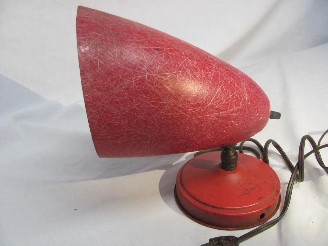 Vintage Mid-Century Red Fiberglass Wall / Desk Lamp Made in the U.S.A. - 8