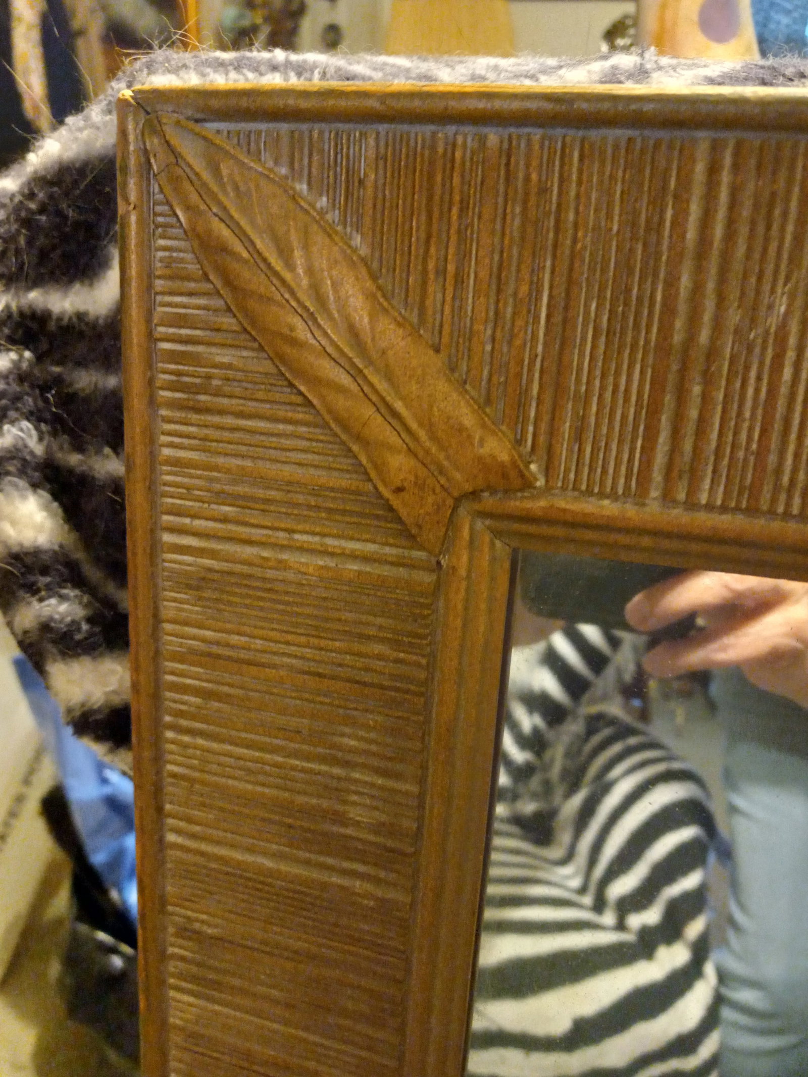 1990s Large Wood Bombay Style Mirror With Gold Leafs and Ridged Filigree Border - 2