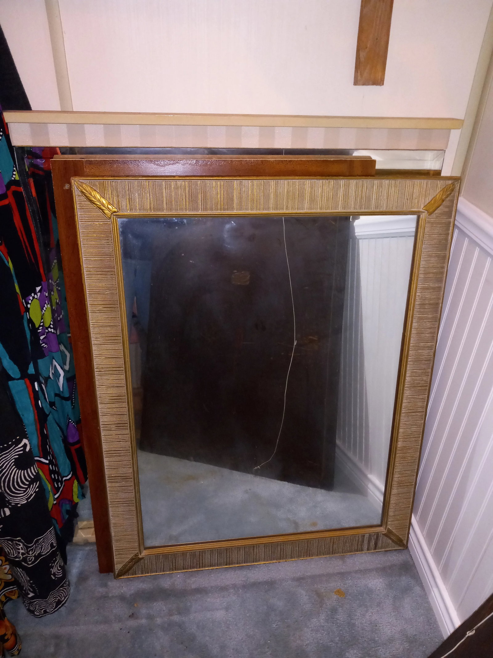 1990s Large Wood Bombay Style Mirror With Gold Leafs and Ridged Filigree Border - 5