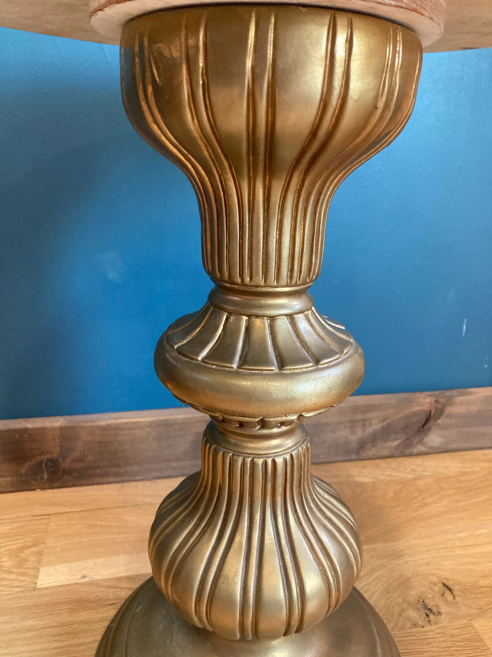 Mid 20th Century Italian Marble Small Table With Gold Base - 5