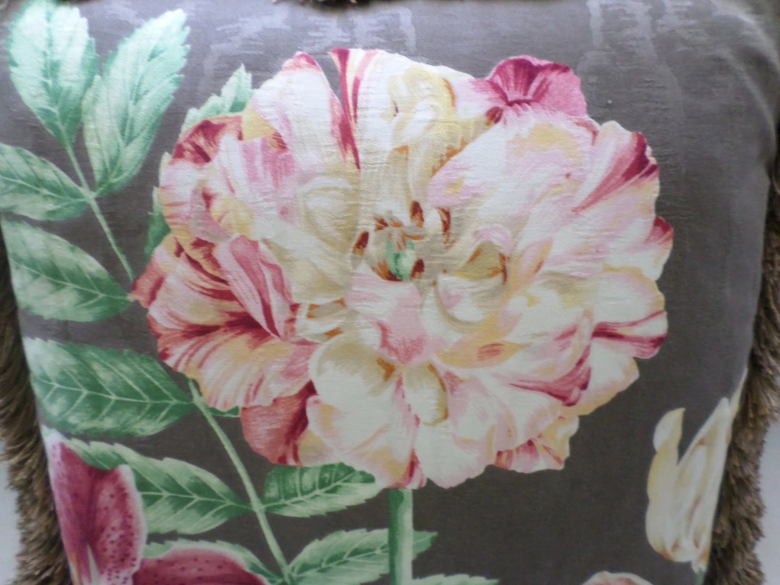 Brown Feather Pillow With Flowers & Chinese Vase Design - 8