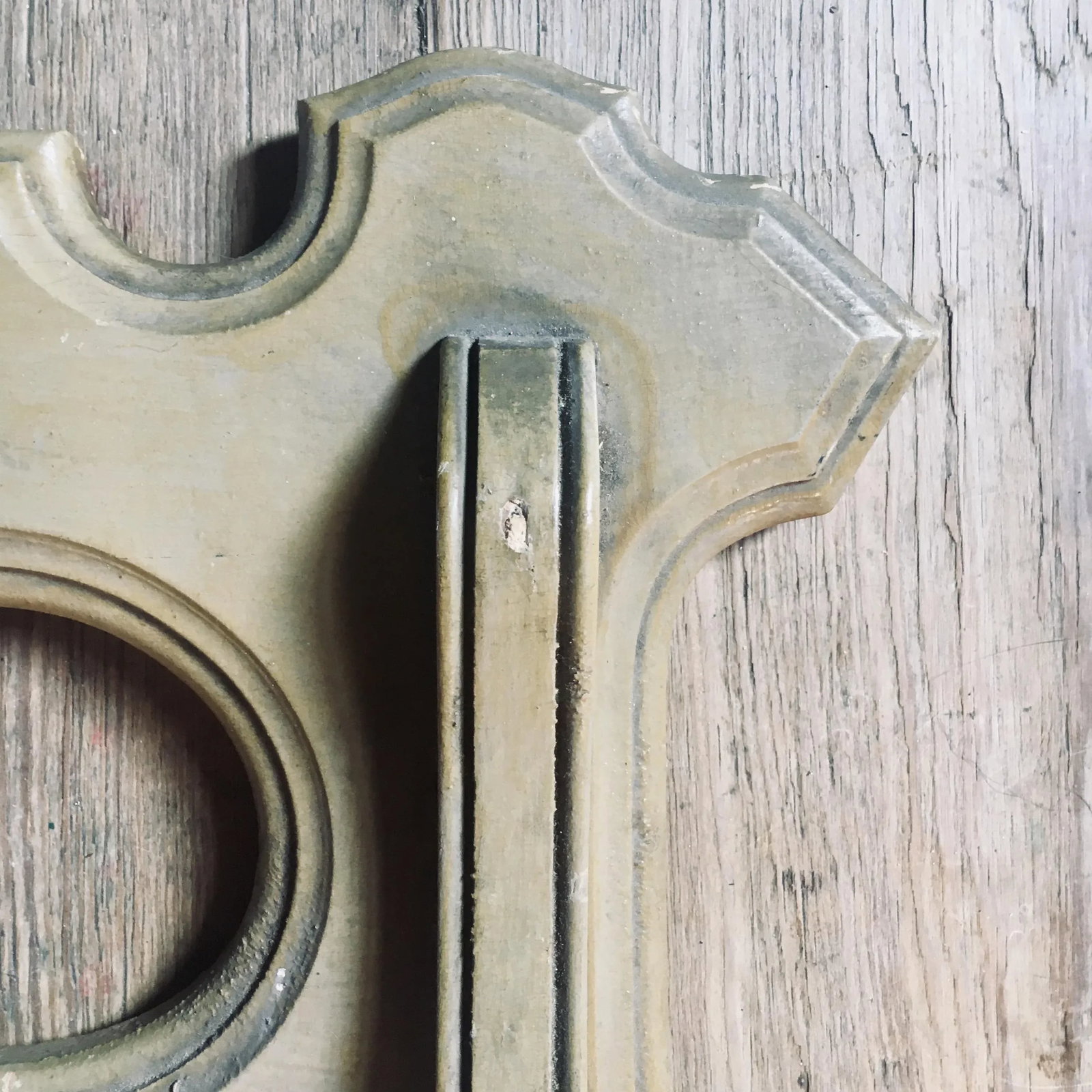 Folk Victorian Painted Wood Towel Rack - 7