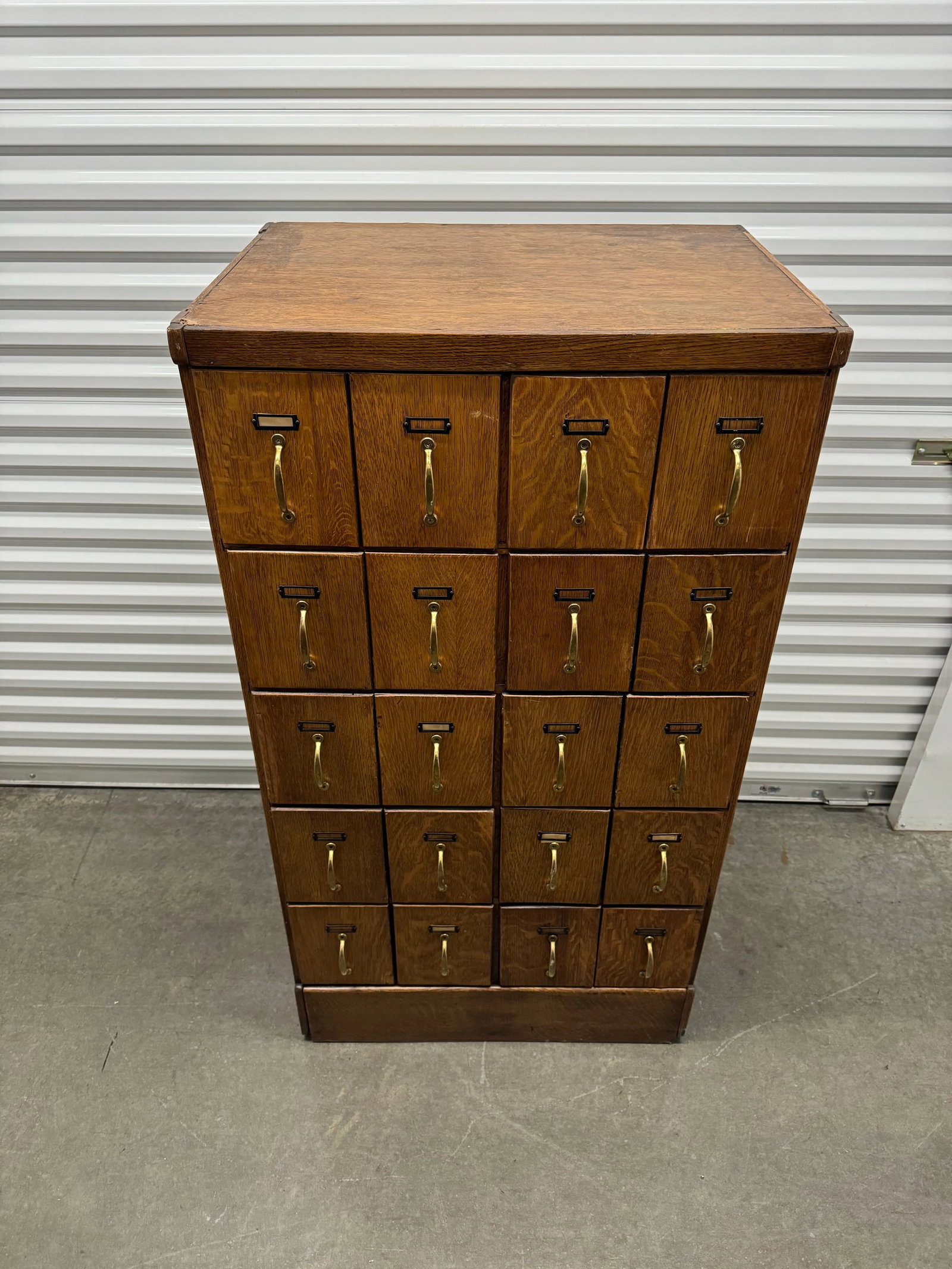 1930s Vintage Oak Apothecary Filing Cabinet With Brass Handles - 3