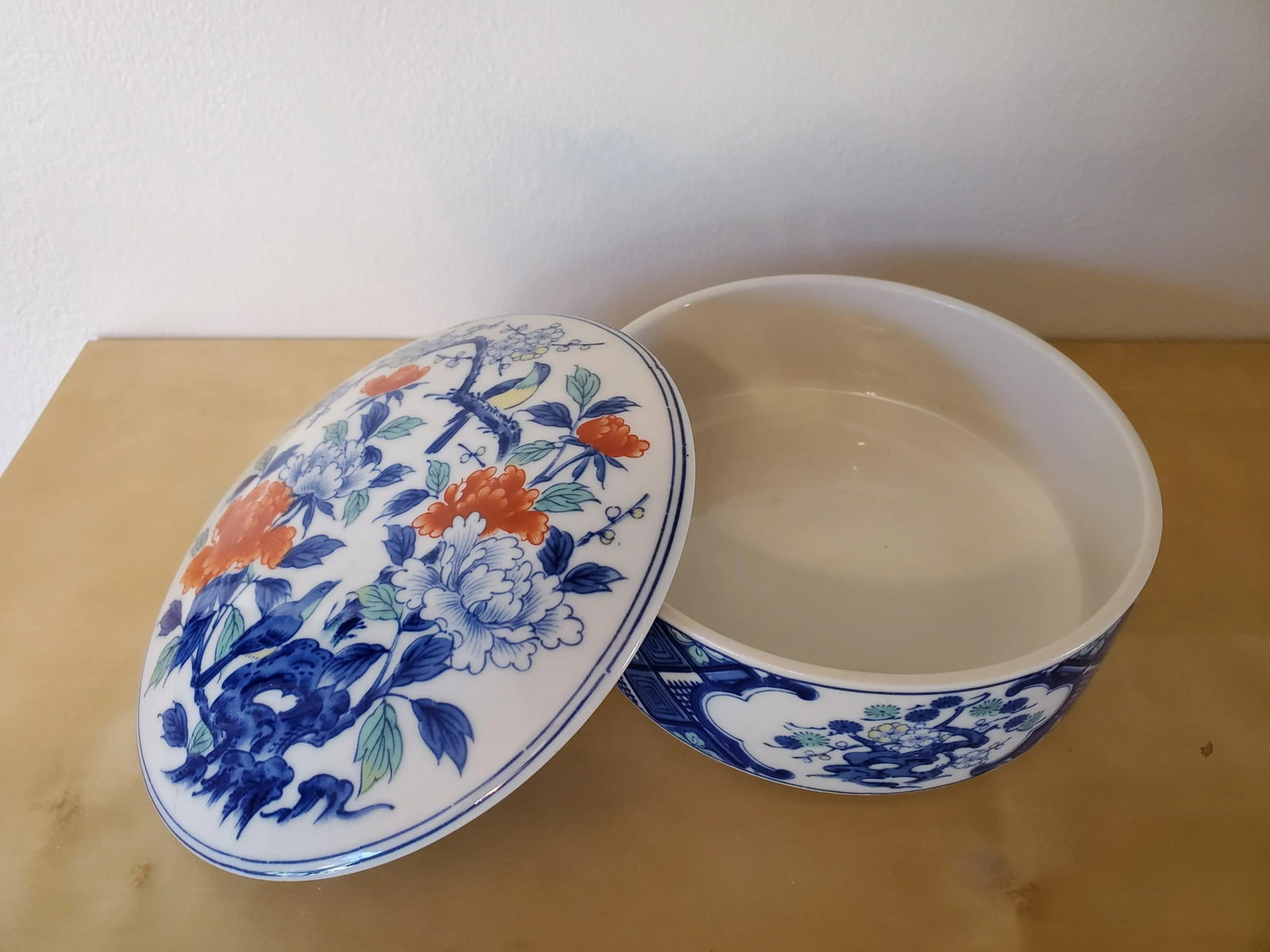 1960s Large Blue and White Vintage Porcelain Trinket Box - 4
