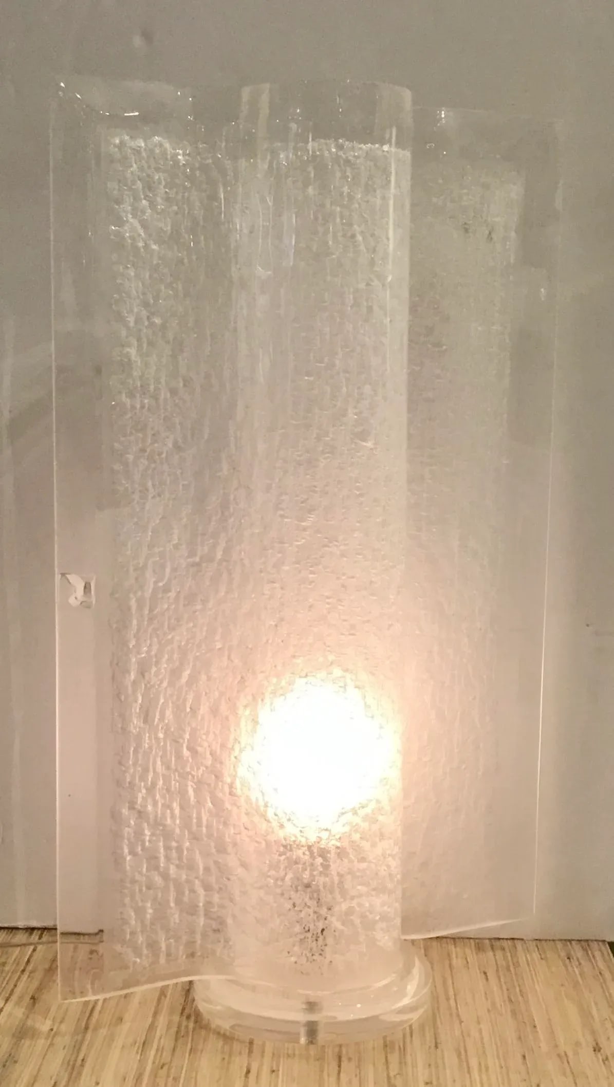 Vintage 1970's Textured Wavy Lucite Table Lamp - 2