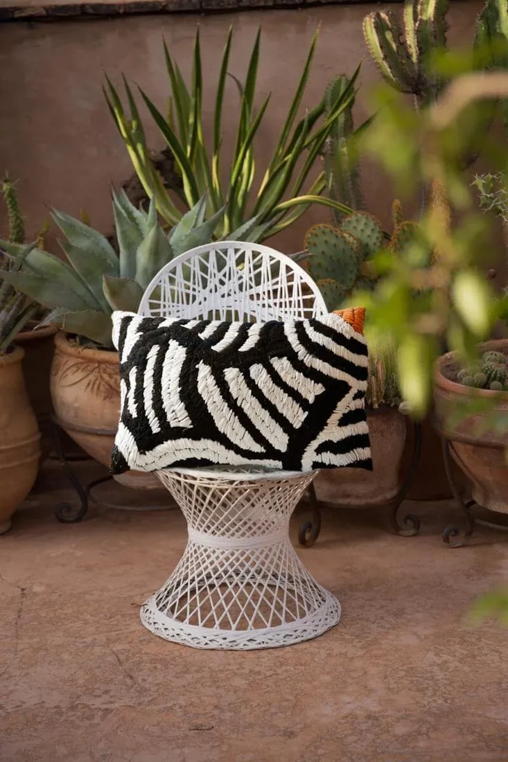 Moroccan Flat-Weave Boucherouite Pillow in Black, White and Orange - 23 - 2