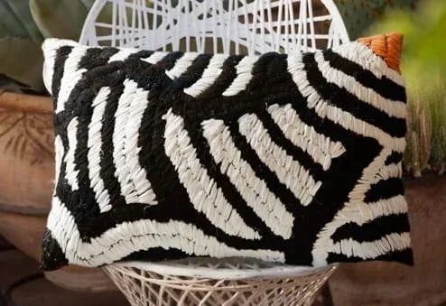Moroccan Flat-Weave Boucherouite Pillow in Black, White and Orange - 23 - 4