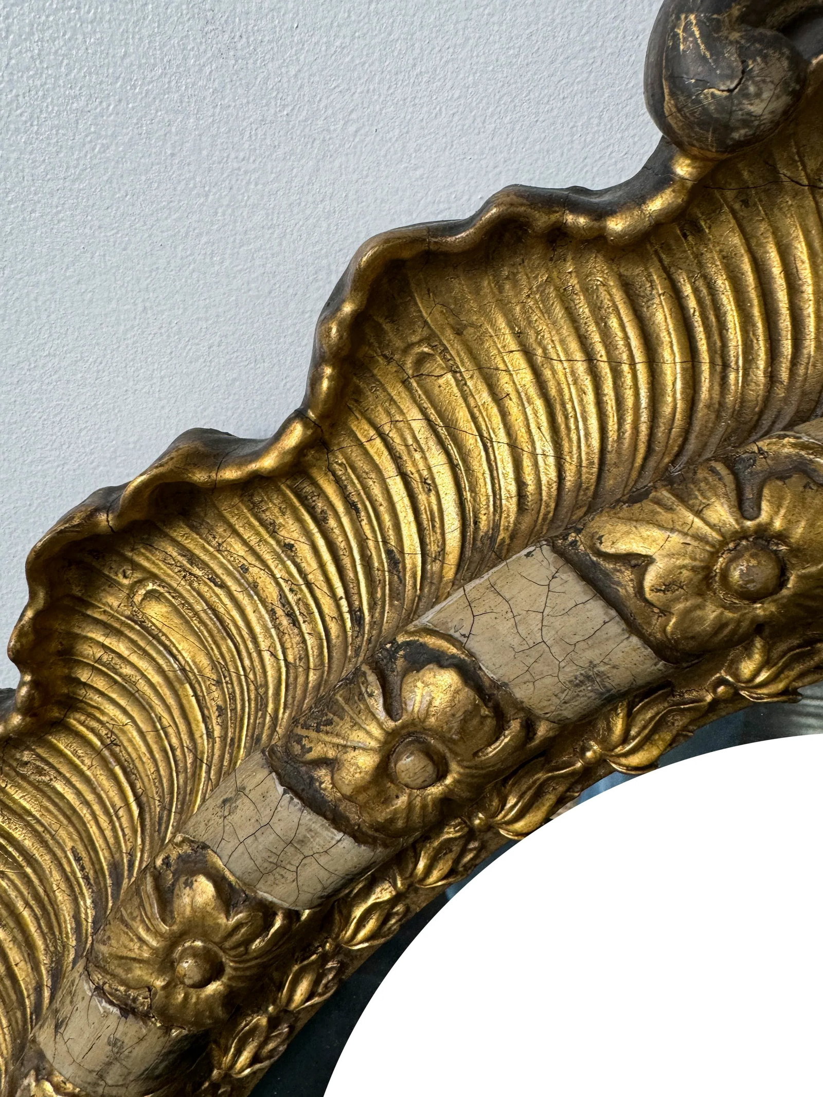 Antique Late 19th Century Carved Oval Gilt Mirror - 2