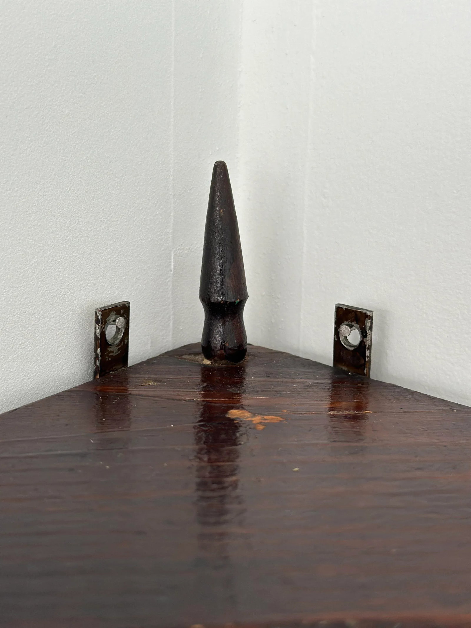 Vintage Folk Art Spool Corner Shelf, Circa Early 20th Century - 11